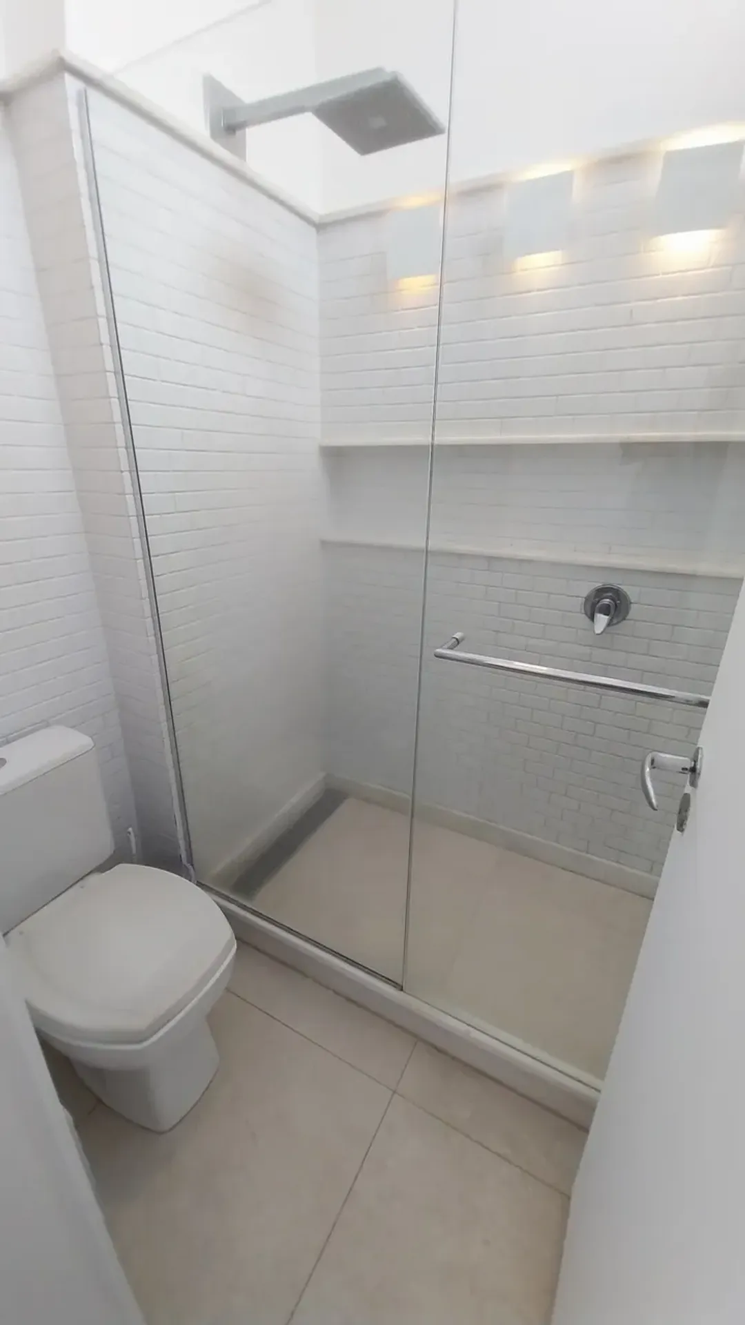 Furnished 1-bedroom apartment with 2 bathrooms — photo 29