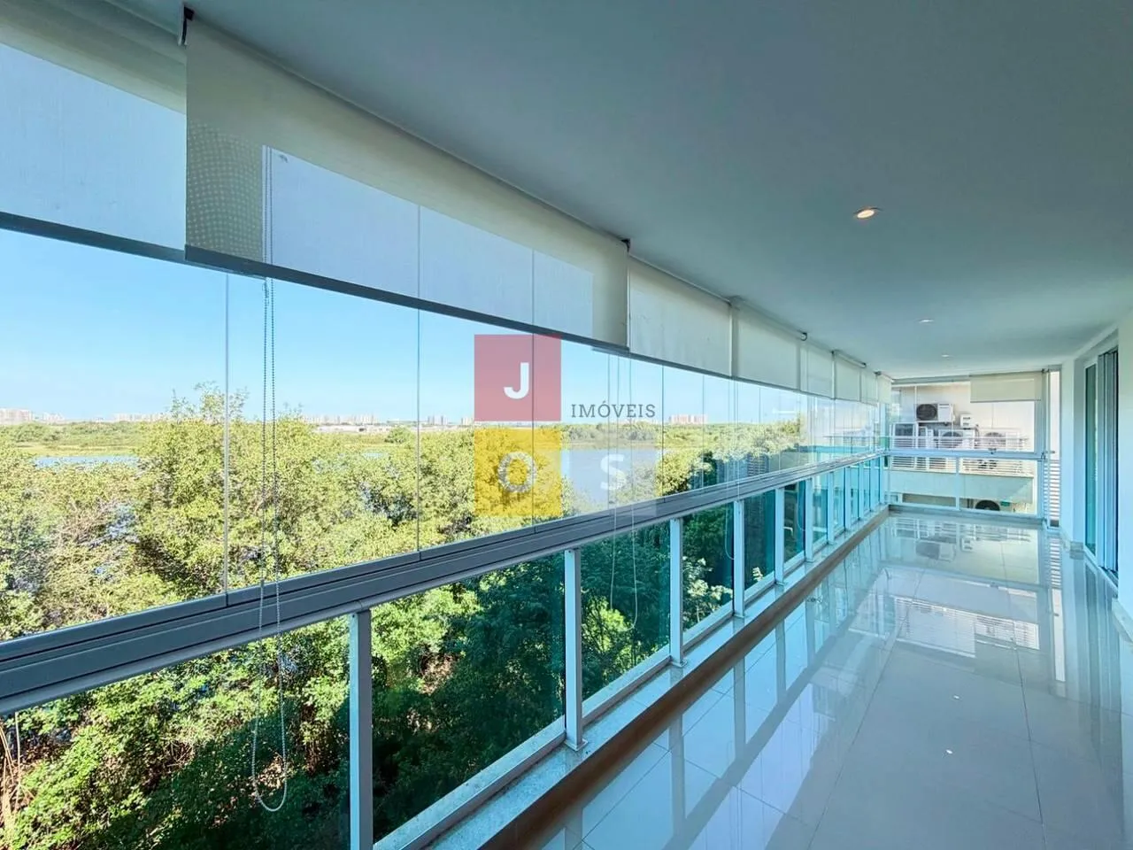 Furnished 4-bedroom suite apartment with 156 m² — photo 60