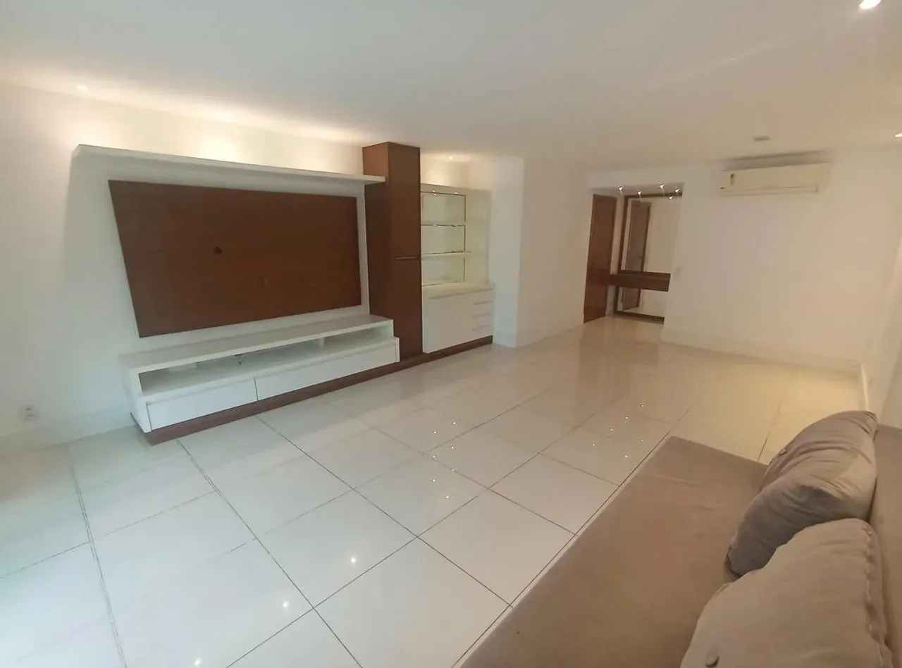 3-bedroom apartment with a grill on the balcony — photo 26