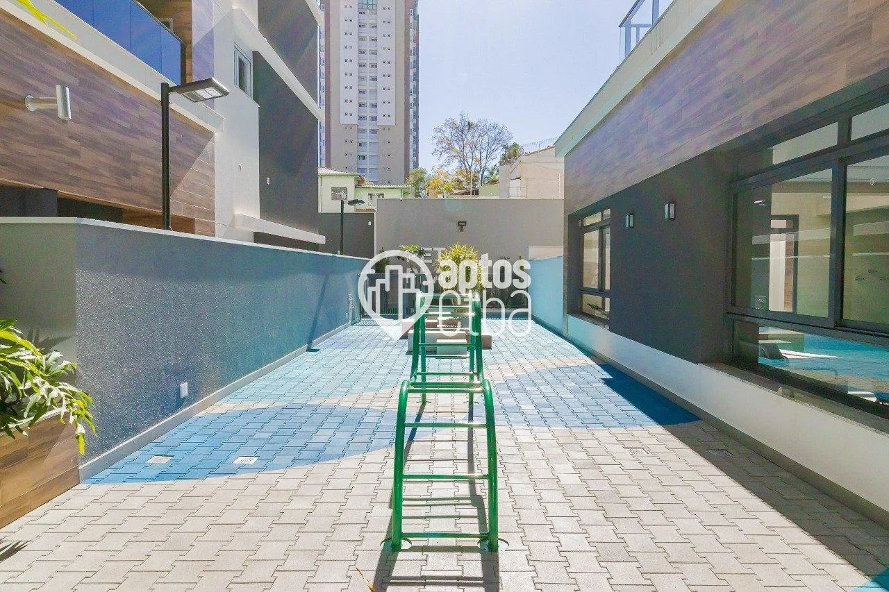 Glass-enclosed balcony in a 2-bedroom apartment, 81 m² — photo 46