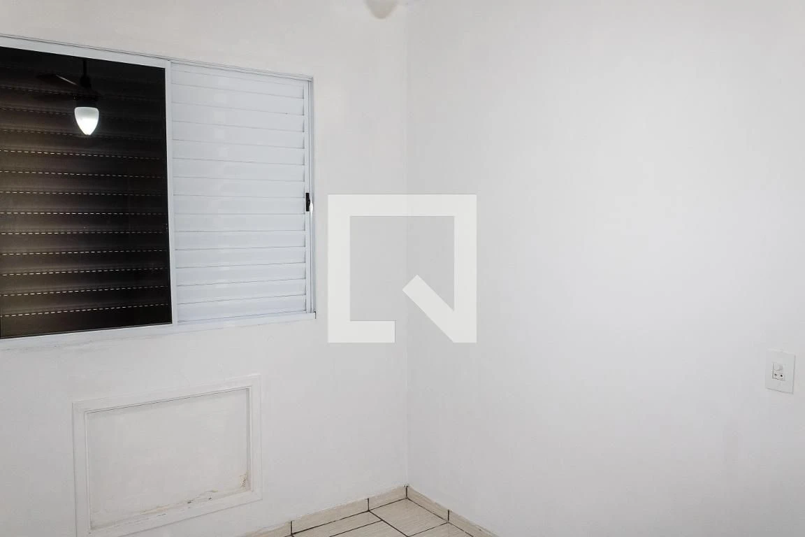 2-bedroom apartment with 1 parking space and laundry area — photo 24