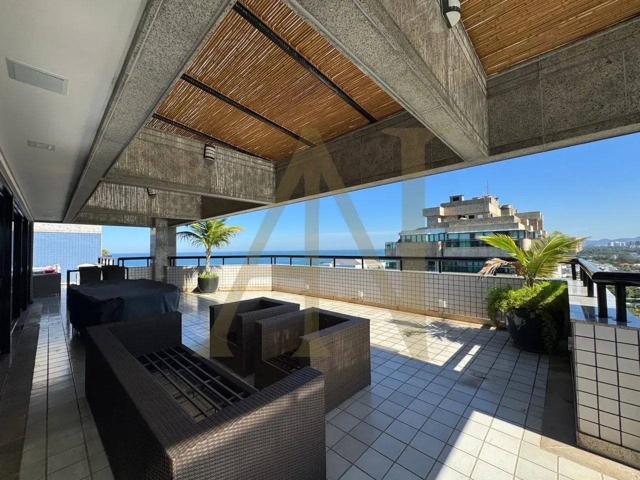 Furnished apartment with 4 bedrooms and 5 bathrooms — photo 24