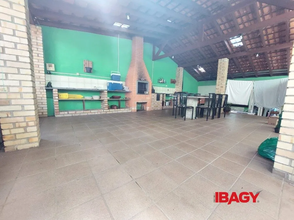 Casa amueblada con 4 dormitorios y 950 m² — photo 25