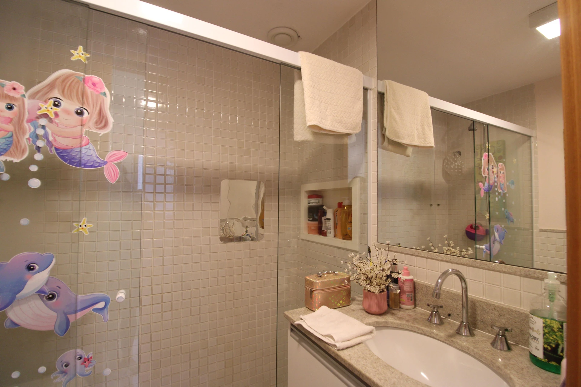 Furnished apartment, 112 m², with a glass-enclosed balcony — photo 49