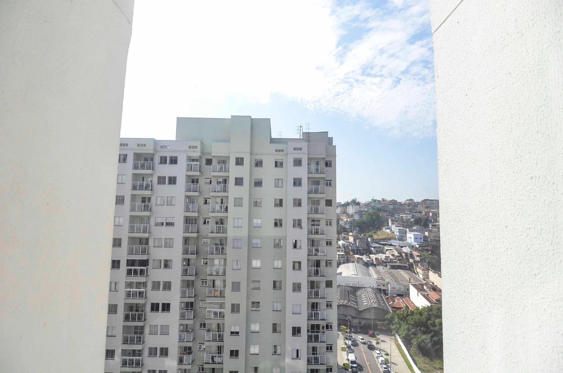 Apartamento de 2 quartos com varanda fechada de vidro — photo 4