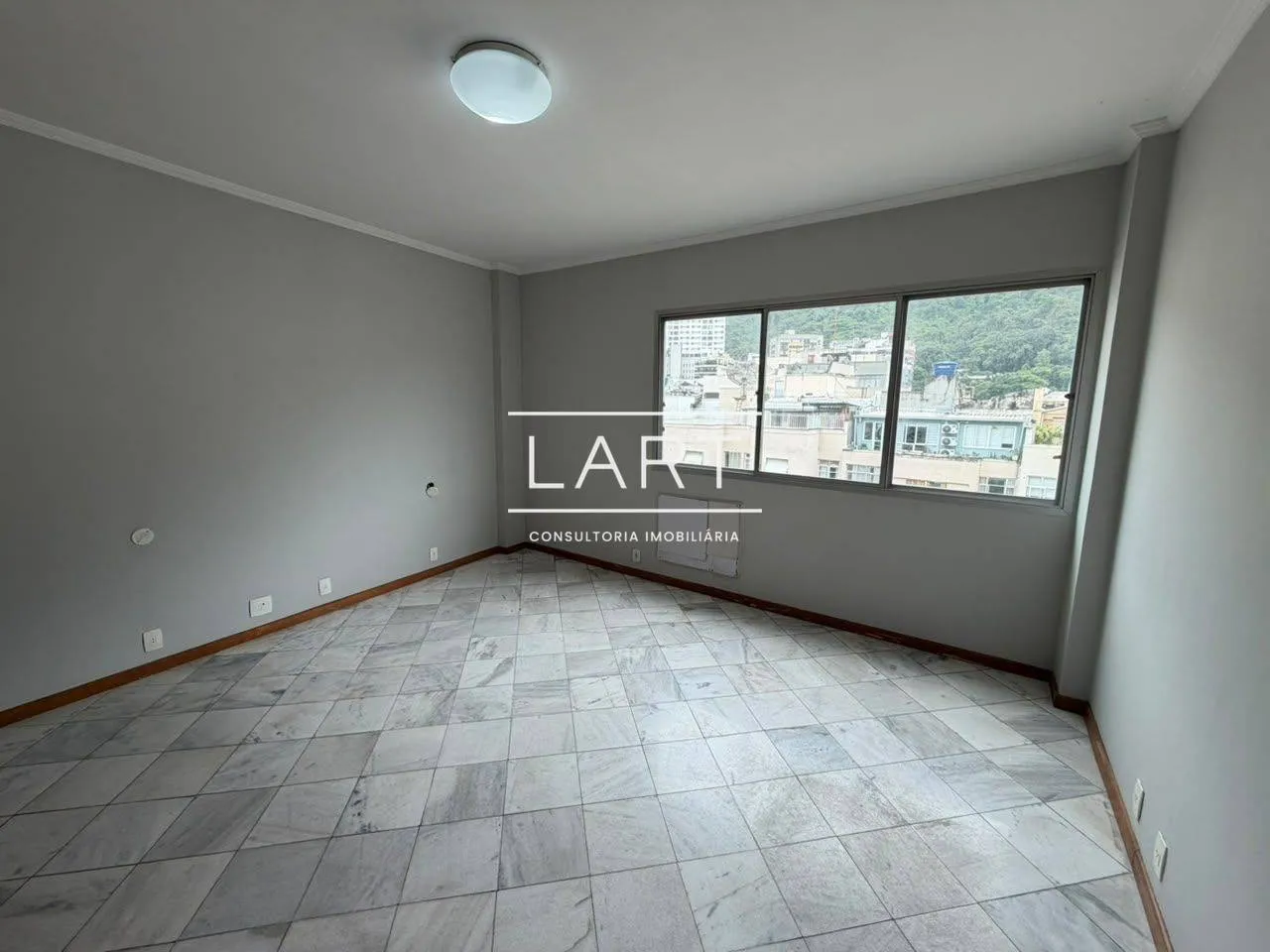 One-bedroom apartment in a building with a sauna — photo 14