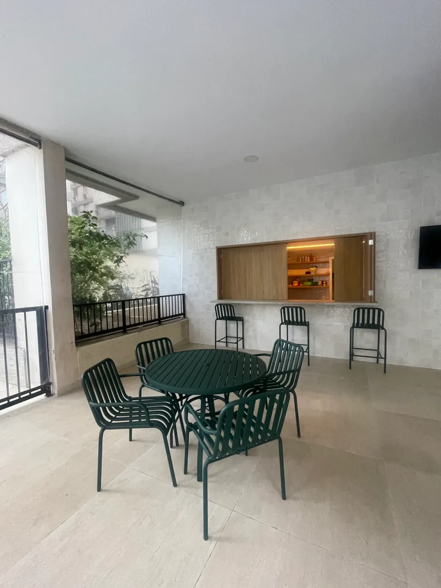 Furnished apartment with 4 bedrooms and 4 bathrooms — photo 45