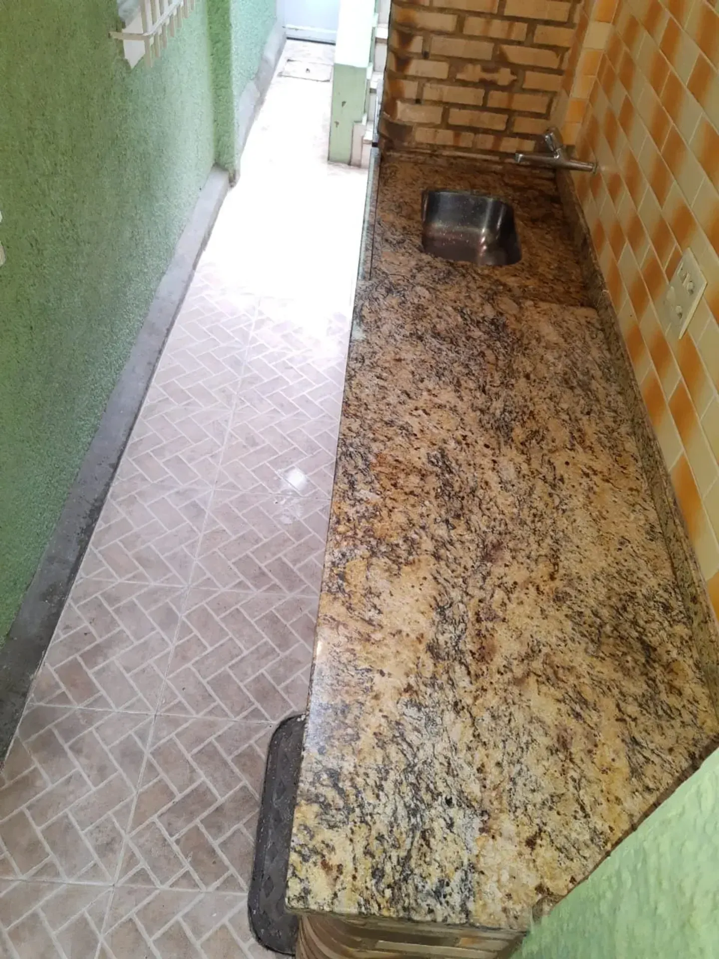Bathtub in a 5-bedroom house, 240 m² — photo 54