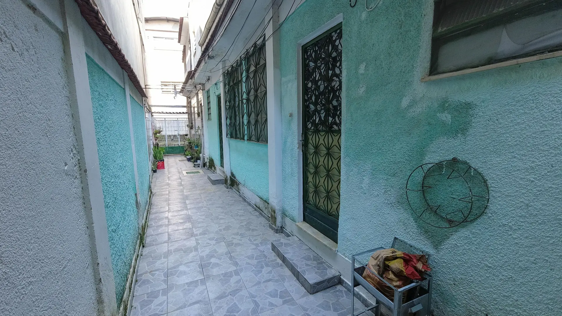 Unfurnished house with a balcony and private garden — photo 18