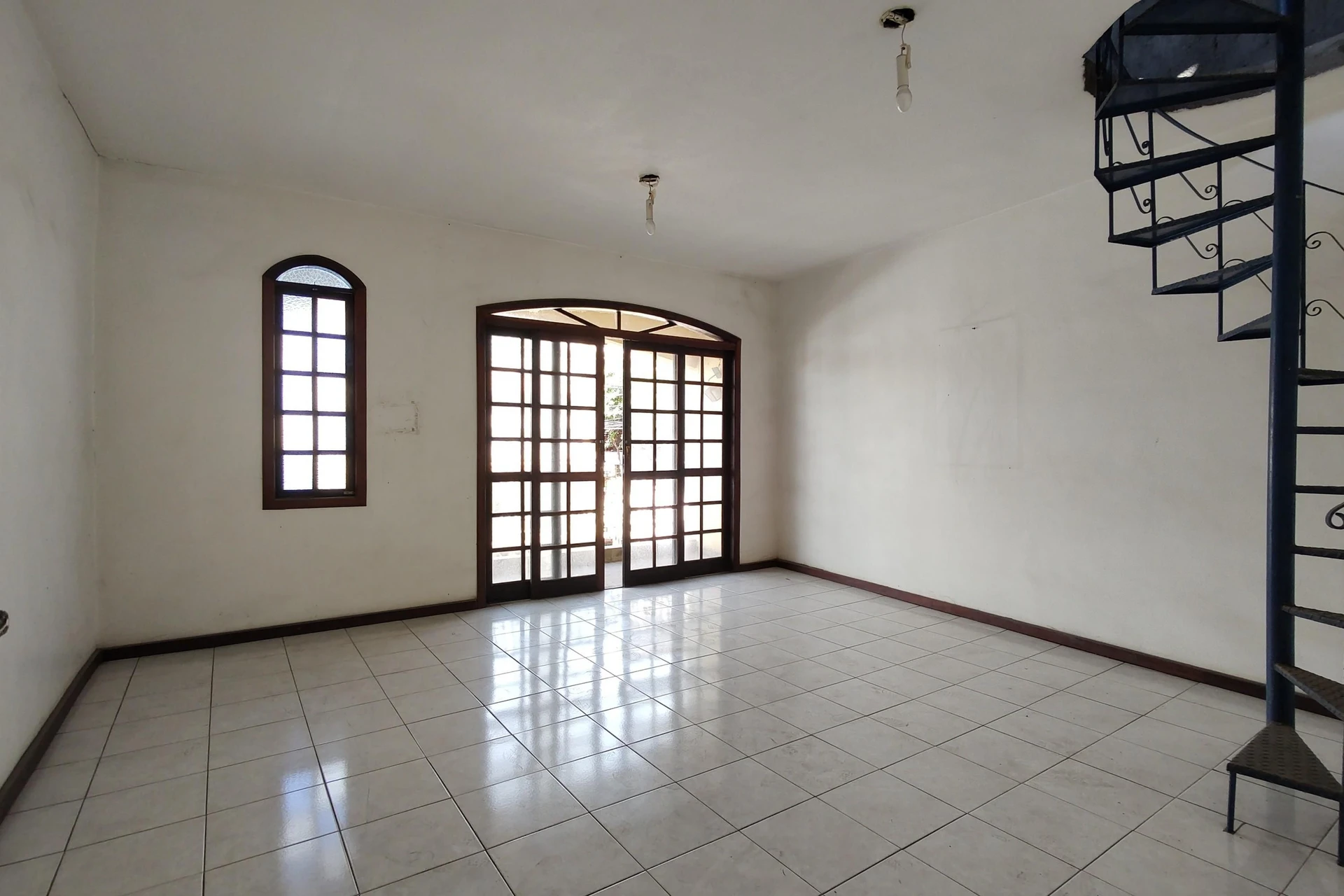 Unfurnished house with 4 bedrooms and private garden — photo 3