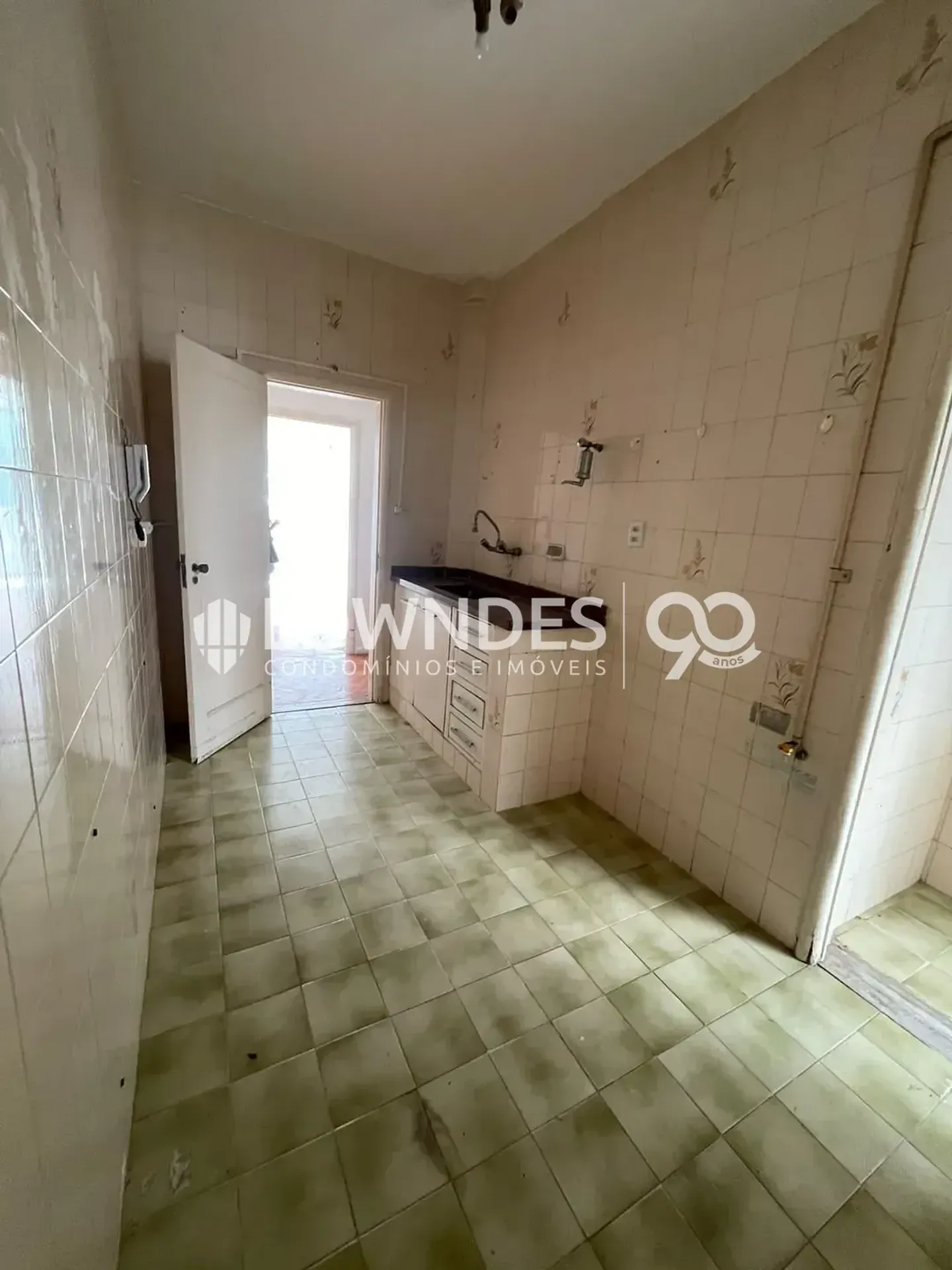 Walk-in closet in a 3-bedroom apartment, 84 m² — photo 5
