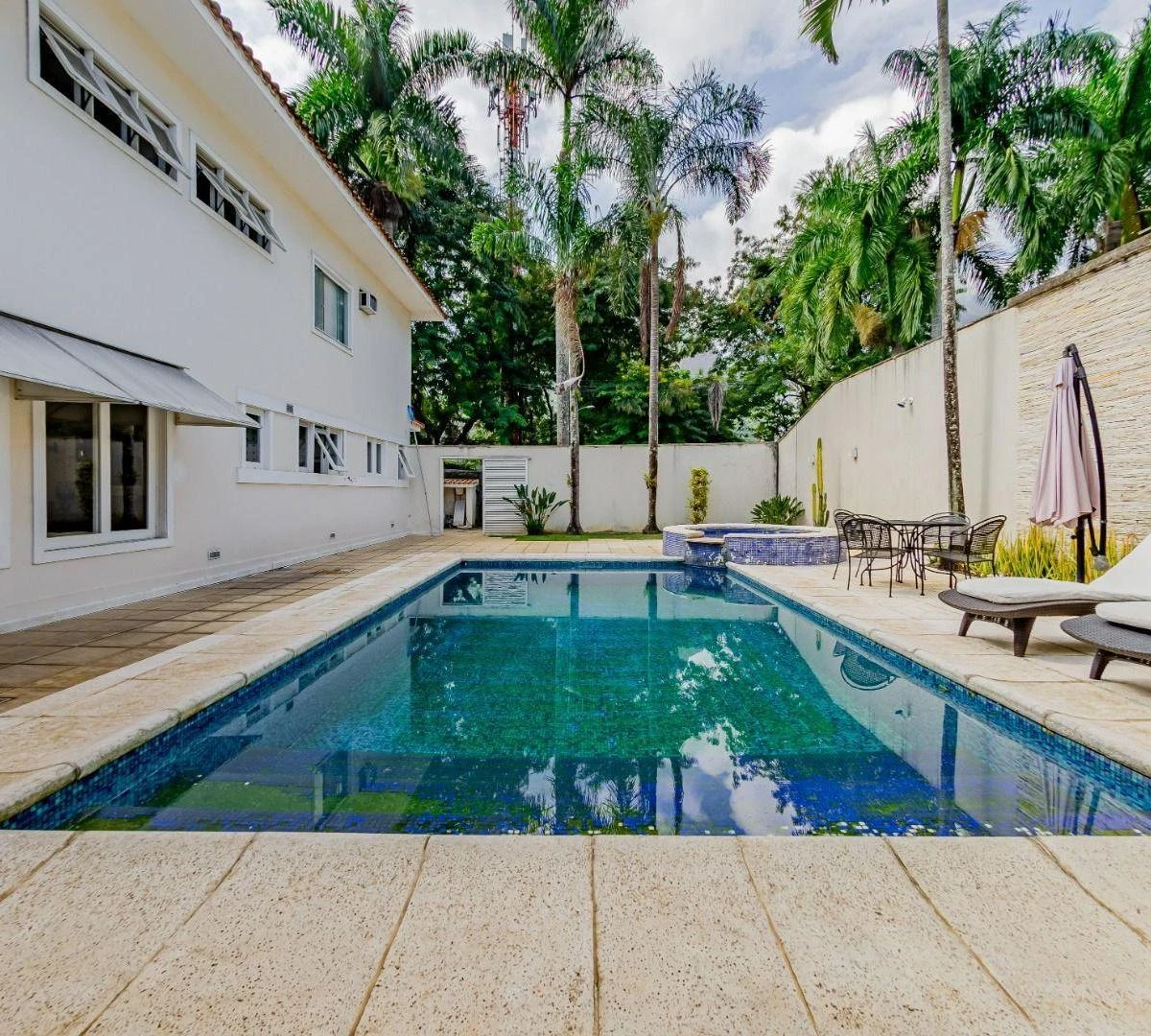 Furnished house with 6 bedrooms and 690 m² — photo 15