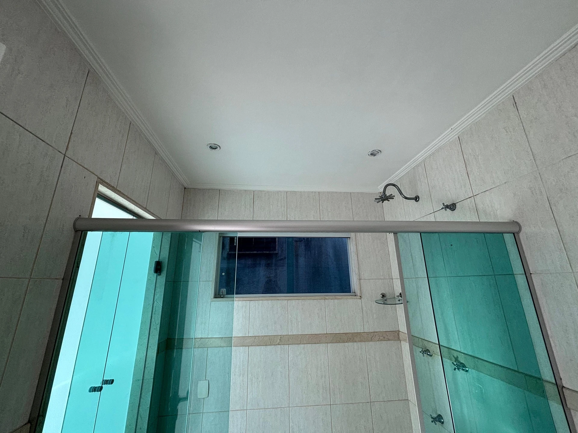 Condo house with 6 bedrooms and a balcony grill — photo 38