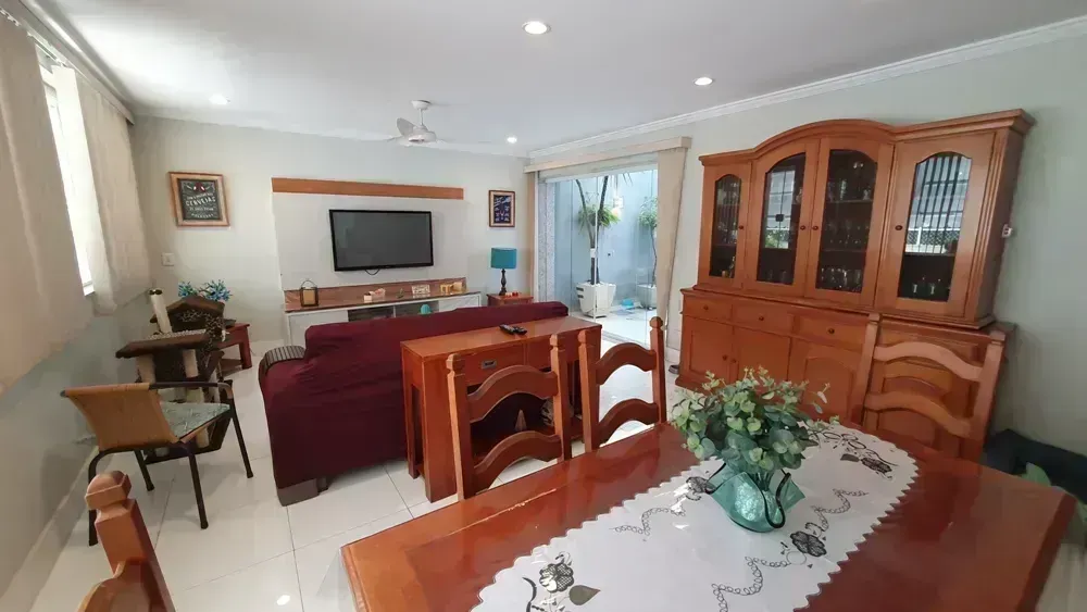 650 m² house with 6 en-suite bedrooms and 4 parking spots — photo 21