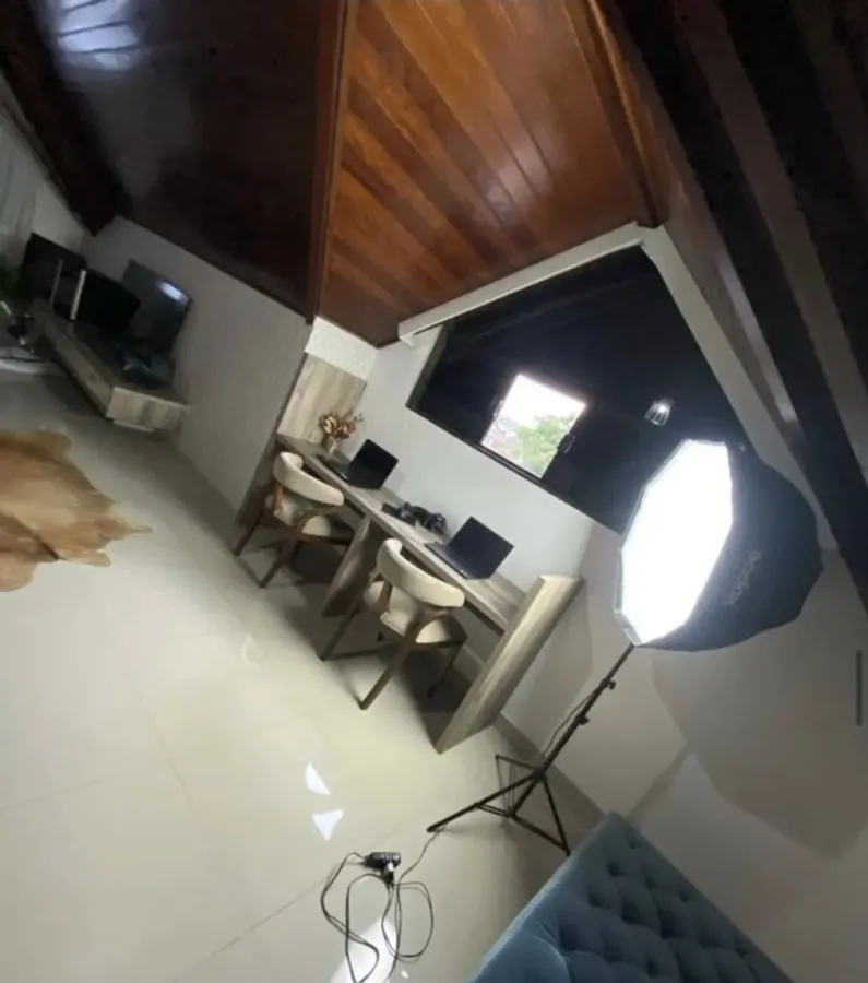 4-bedroom house with a mountain view — photo 3