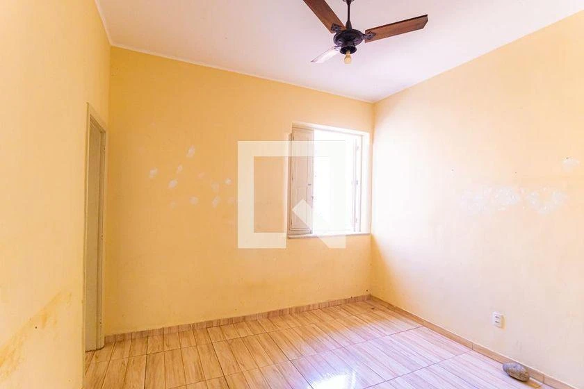Rental apartment with 2 bedrooms and a laundry utility sink — photo 22