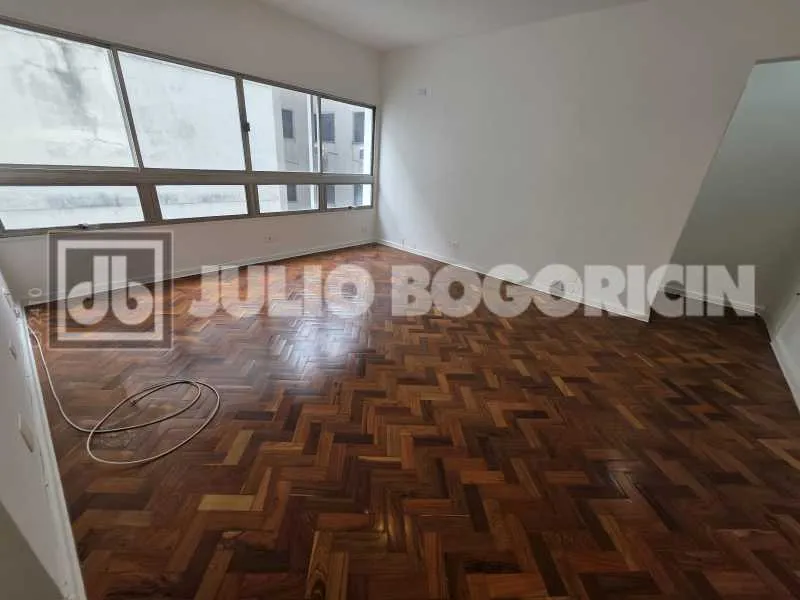 Apartment, 91 m², with wood or laminate floors — photo 10