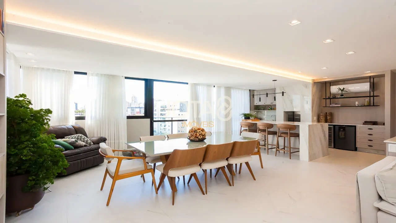 Furnished 220 m² apartment with 3 en-suite bedrooms — photo 5