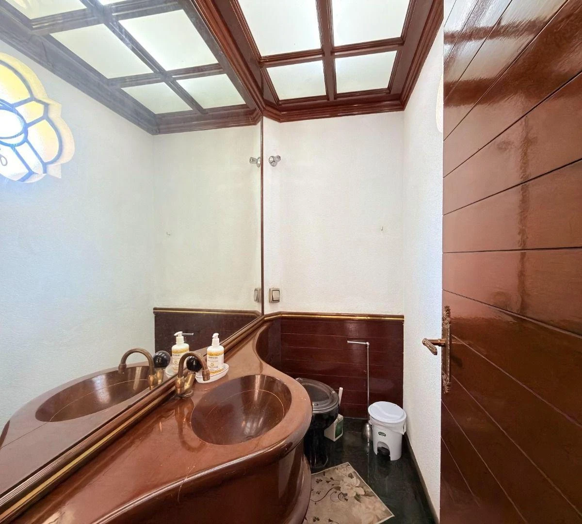 4-bedroom house with a bathtub in Curitiba — photo 13