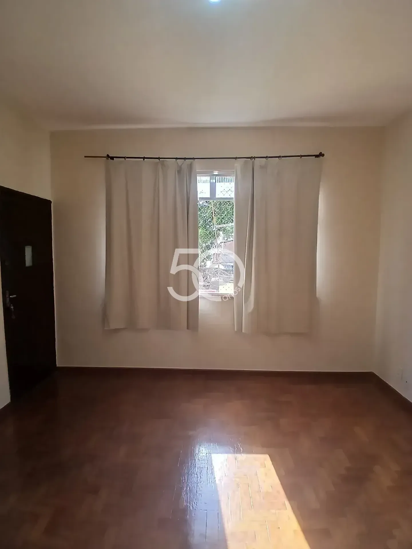 Apartamento de 2 dormitorios con balcón y cocina separada — photo 5