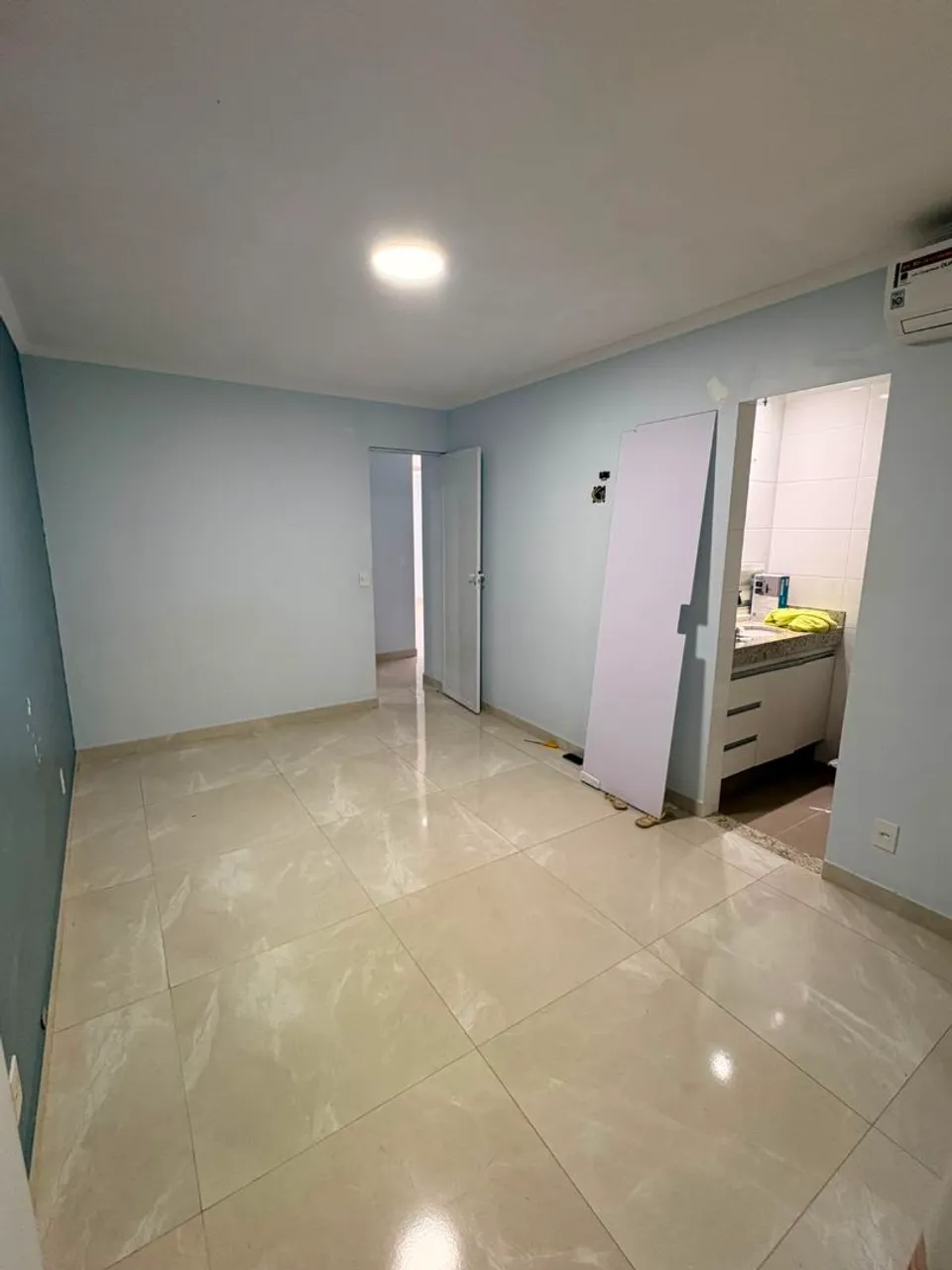 Unfurnished apartment with 3 bedrooms and 4 bathrooms — photo 18
