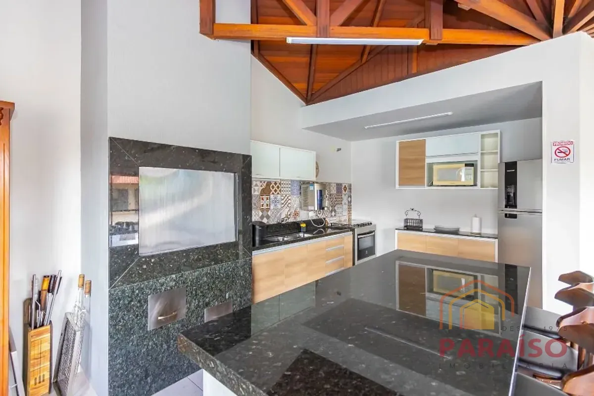 4-bedroom house with a grill on the balcony in Curitiba — photo 44