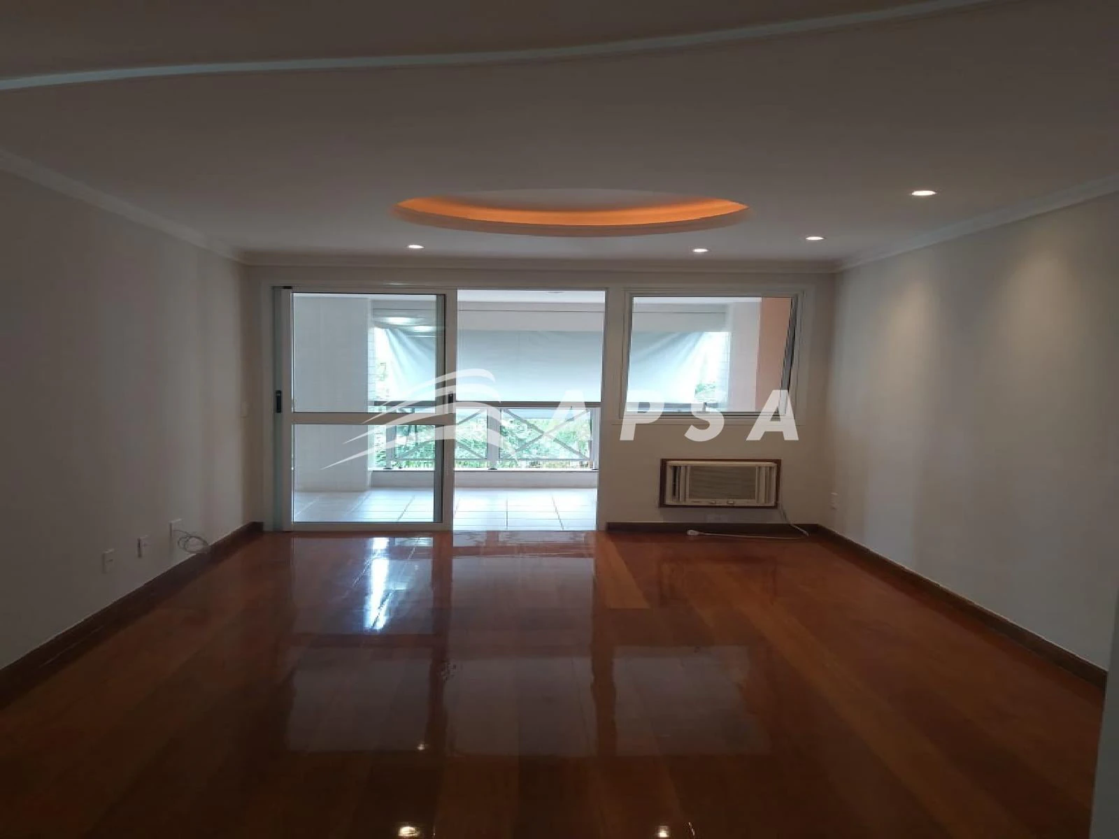 Furnished apartment, 99 m², with a glass-enclosed balcony