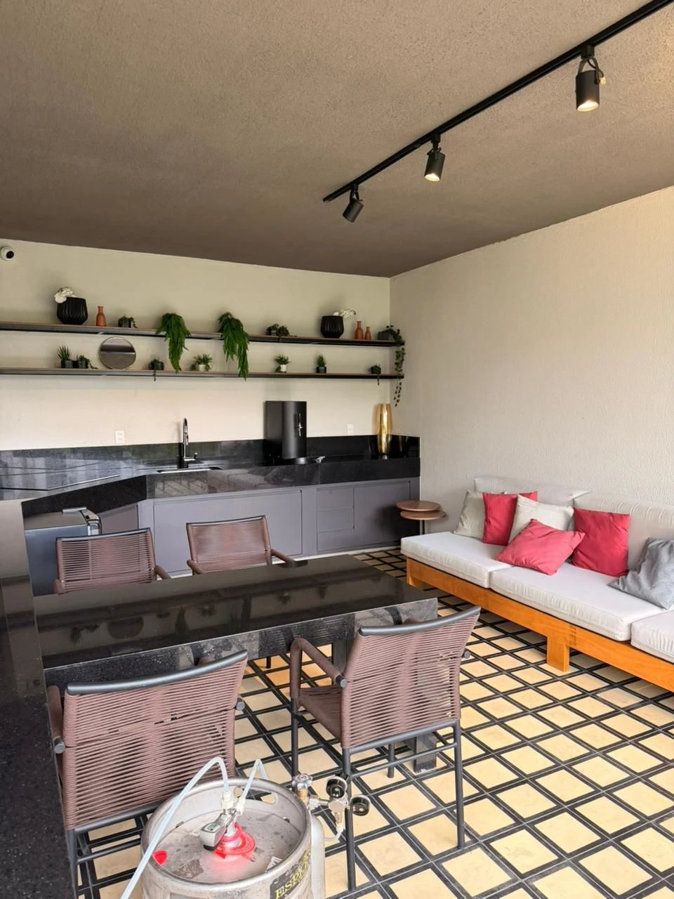 Unfurnished 2-bedroom apartment with 1 bath and pets — photo 35