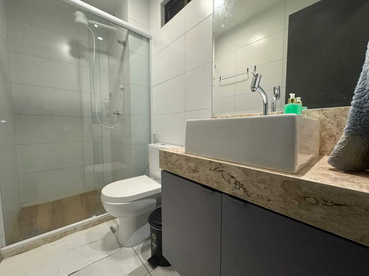 Furnished apartment with en-suite bedroom and open kitchen — photo 9