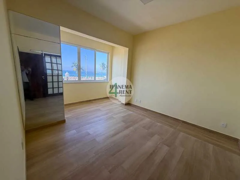 Apartment with 3 bedrooms and enclosed balcony — photo 2