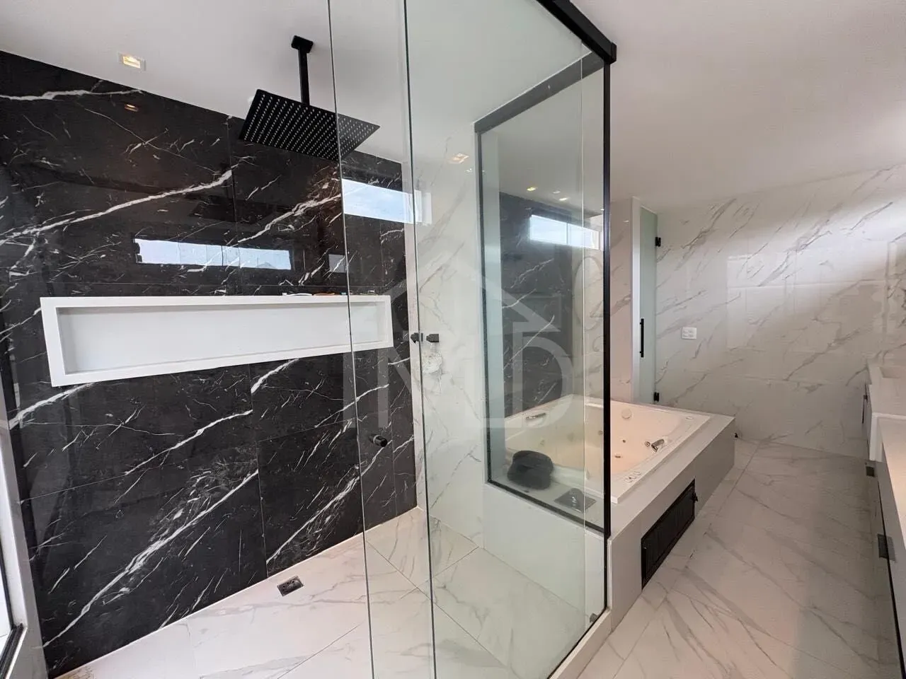 House with 3 suites, pool, 300 m² and 2 parking spots — photo 32