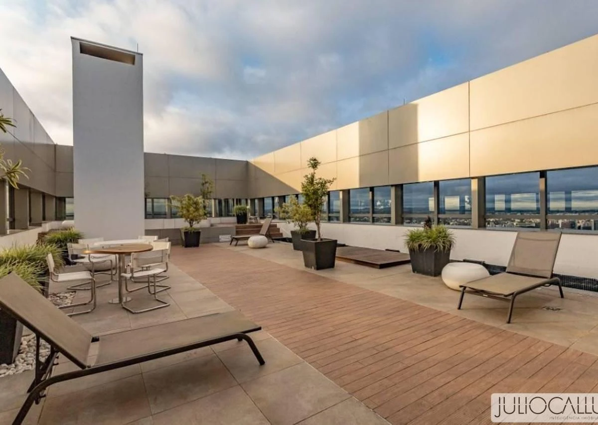 78 m² apartment with floor-to-ceiling windows and a bathtub — photo 10