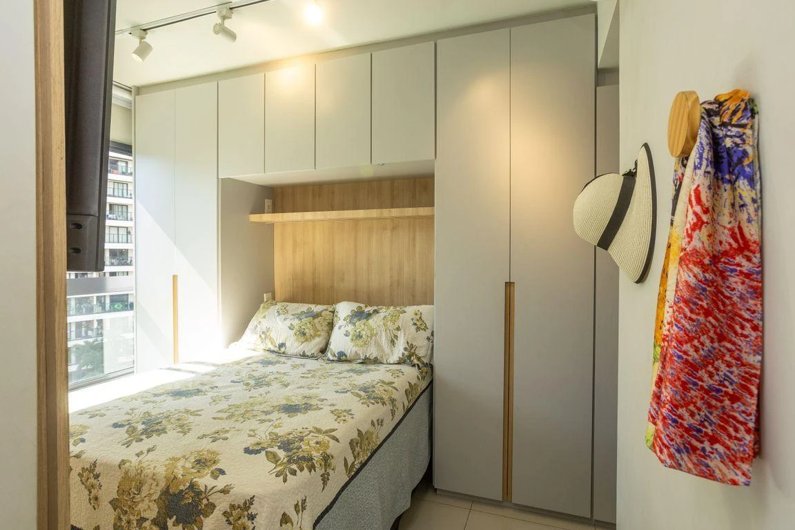 Furnished apartment, 87 m², with a glass-enclosed balcony — photo 9