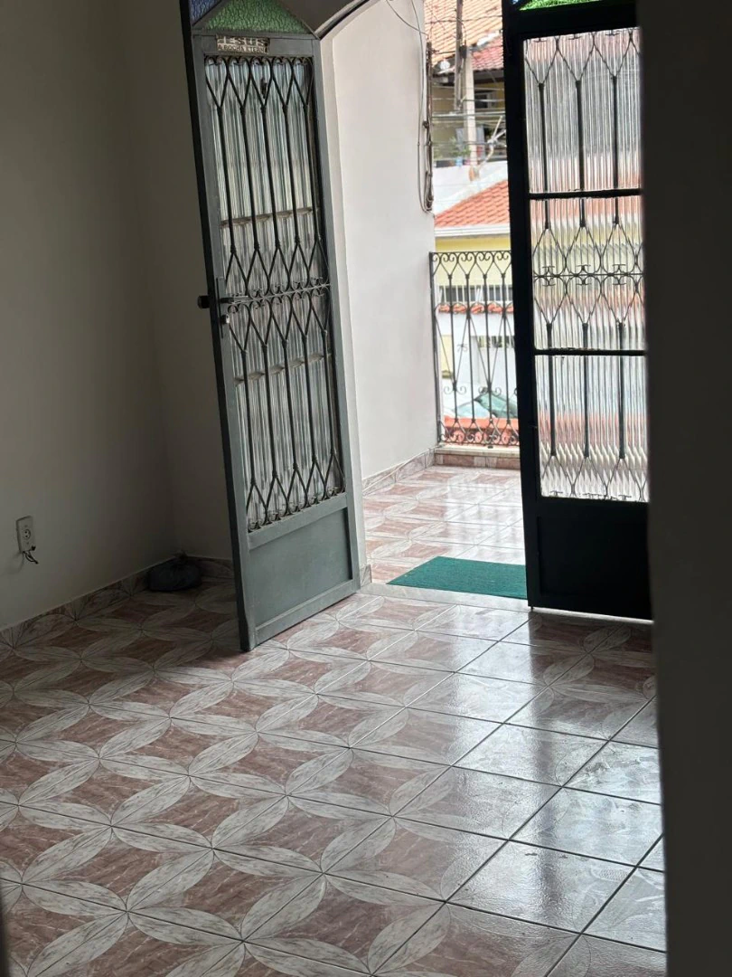 Unfurnished house with 2 bedrooms and a balcony — photo 2
