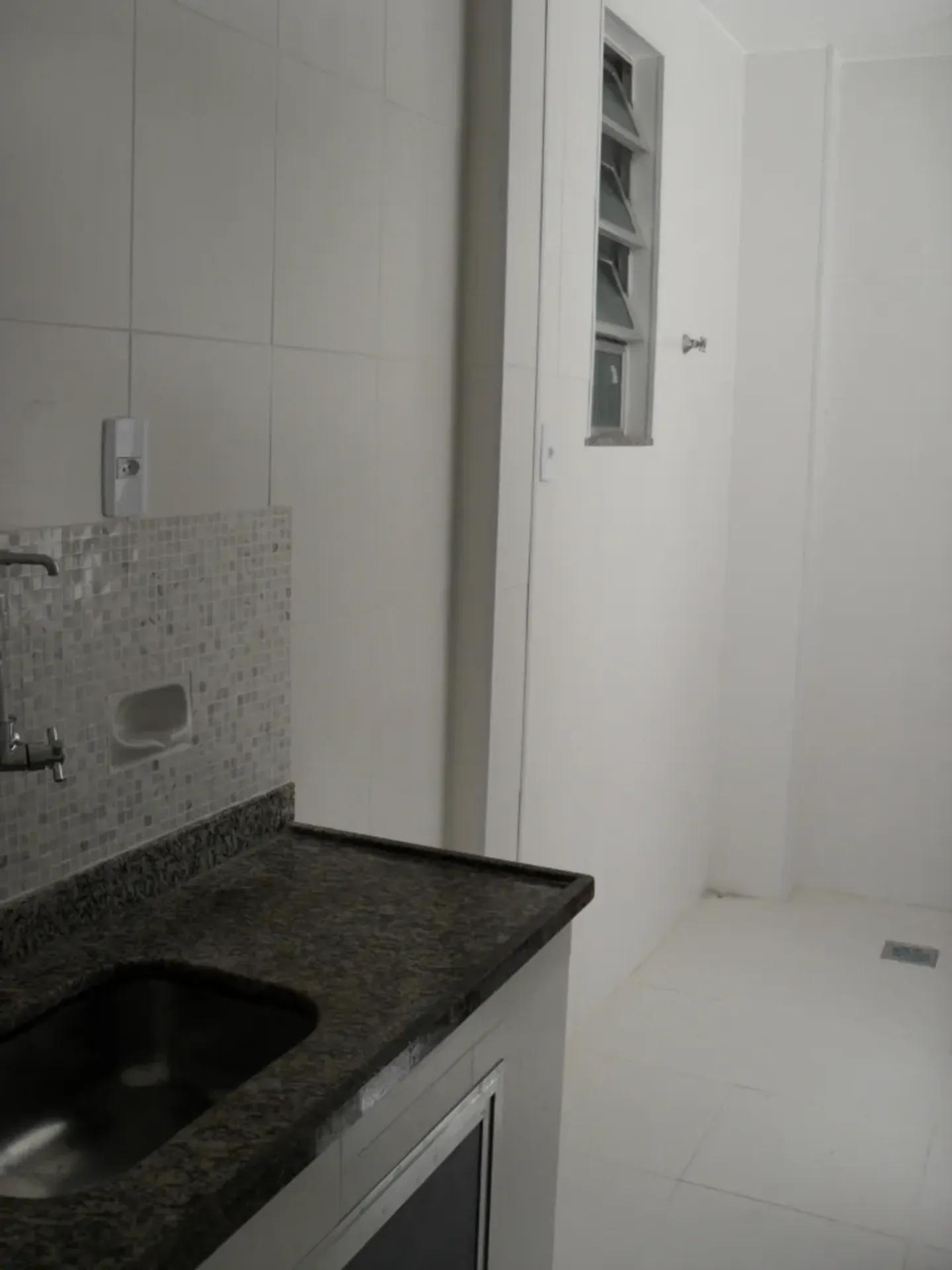 Apartment, 81 m², with wood or laminate floors — photo 4