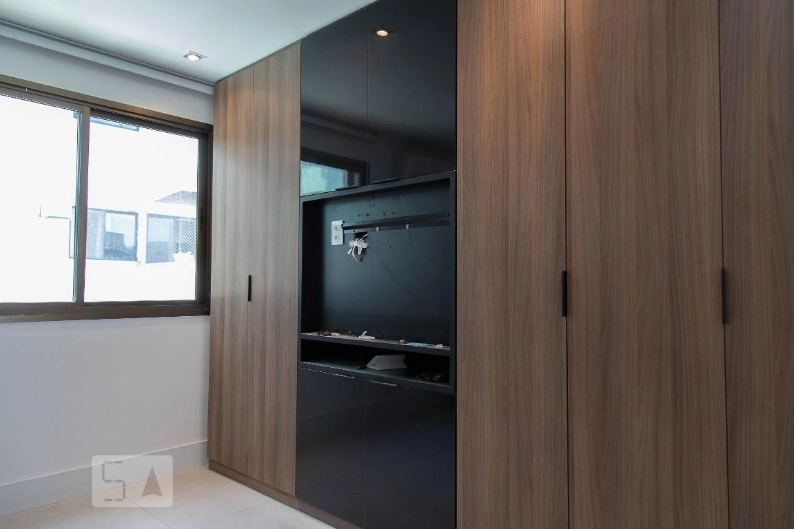 Furnished apartment, 90 m², with a glass-enclosed balcony — photo 33