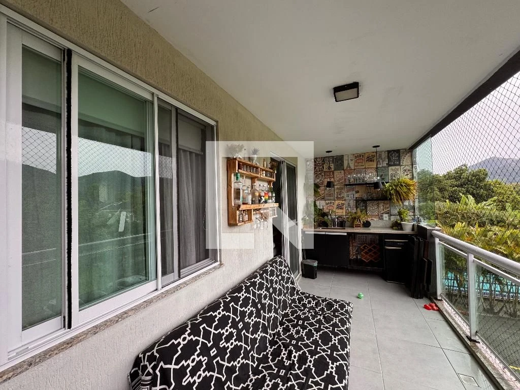 Balcony with a grill in a 3-bedroom apartment, 82 m² — photo 7