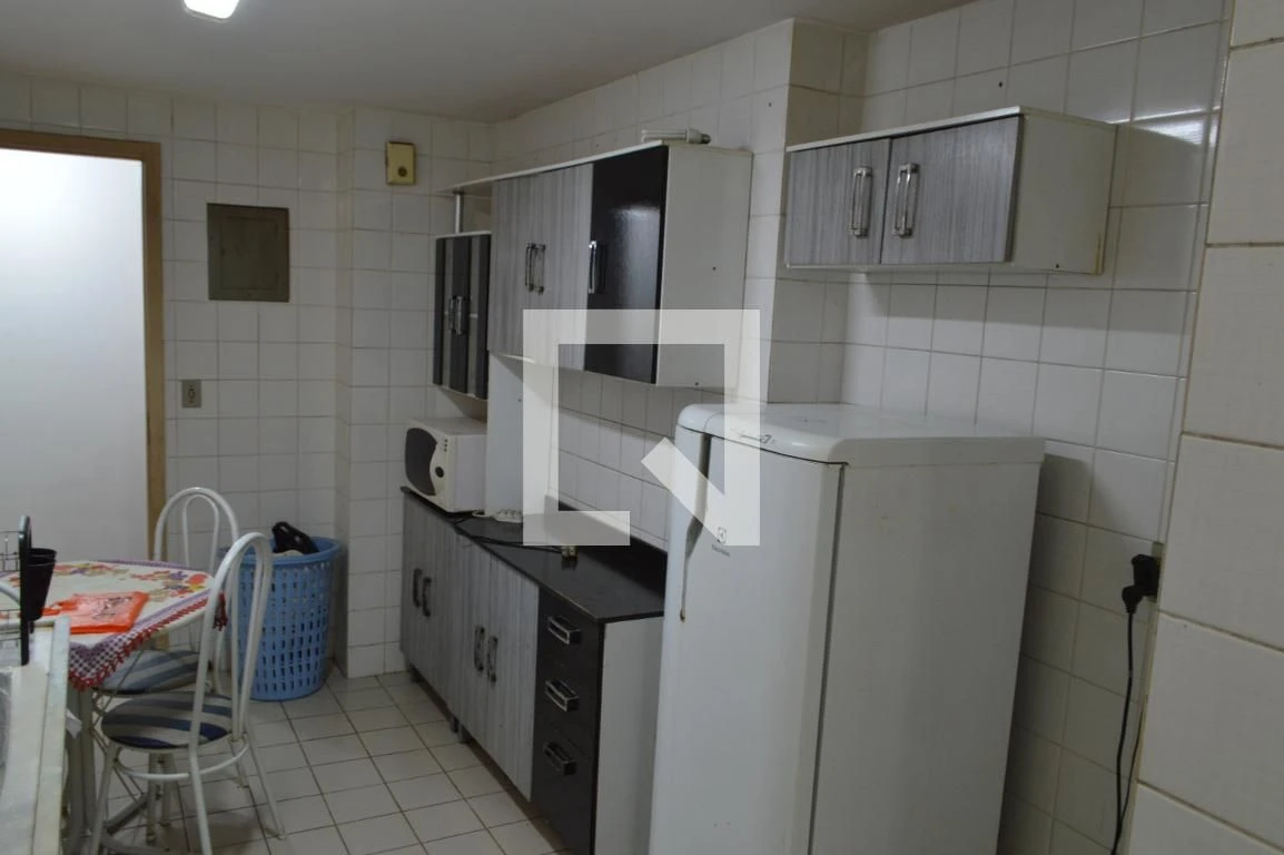 Furnished apartment with 3 bedrooms and a balcony — photo 24