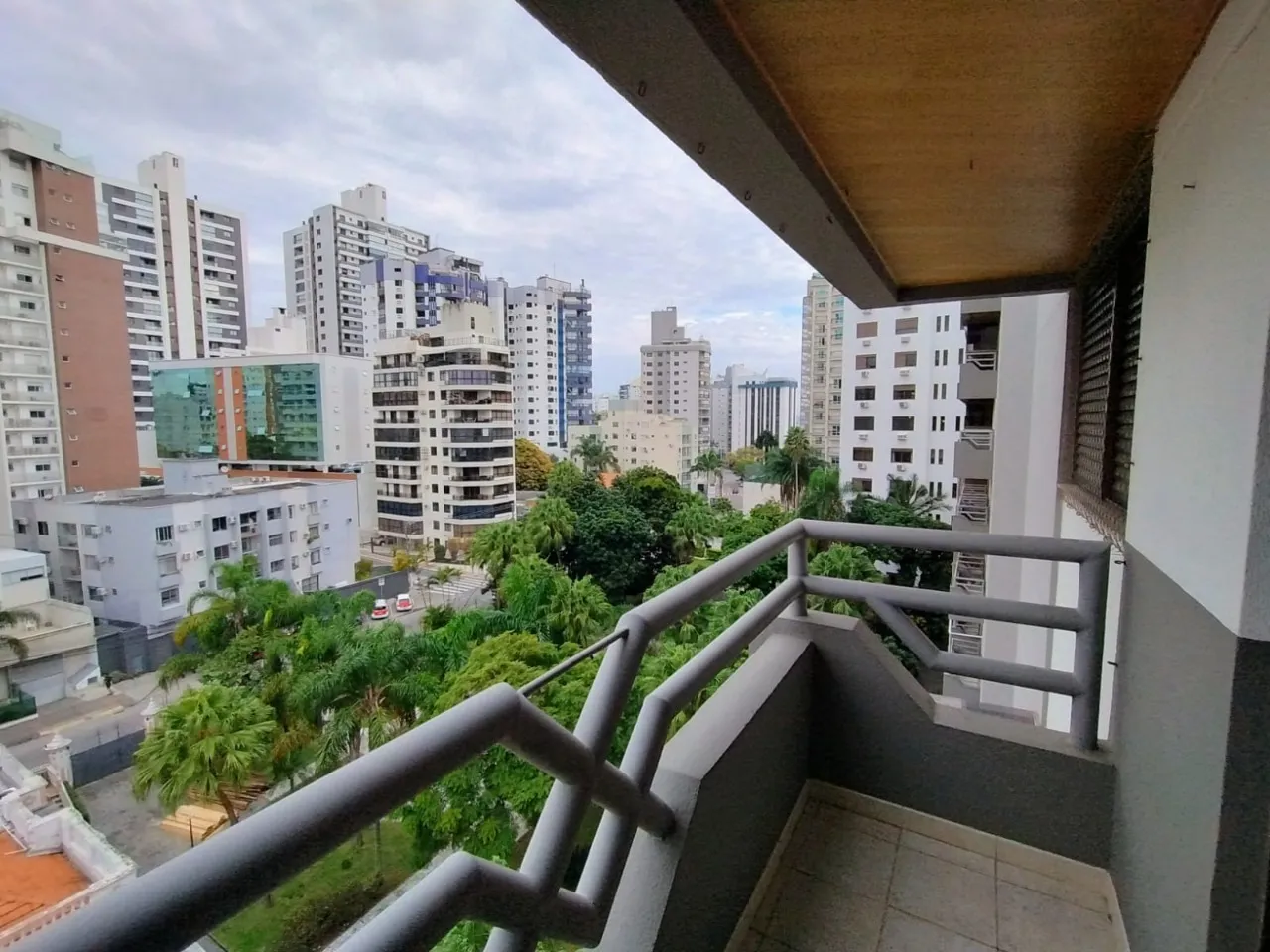3-bedroom apartment with 4 bathrooms and 2 parking spots