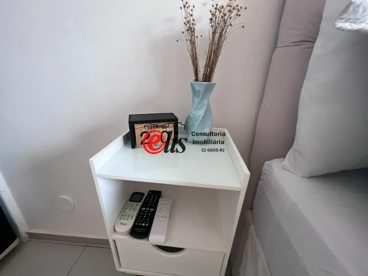Furnished 1-bedroom apartment with compact kitchenette — photo 21