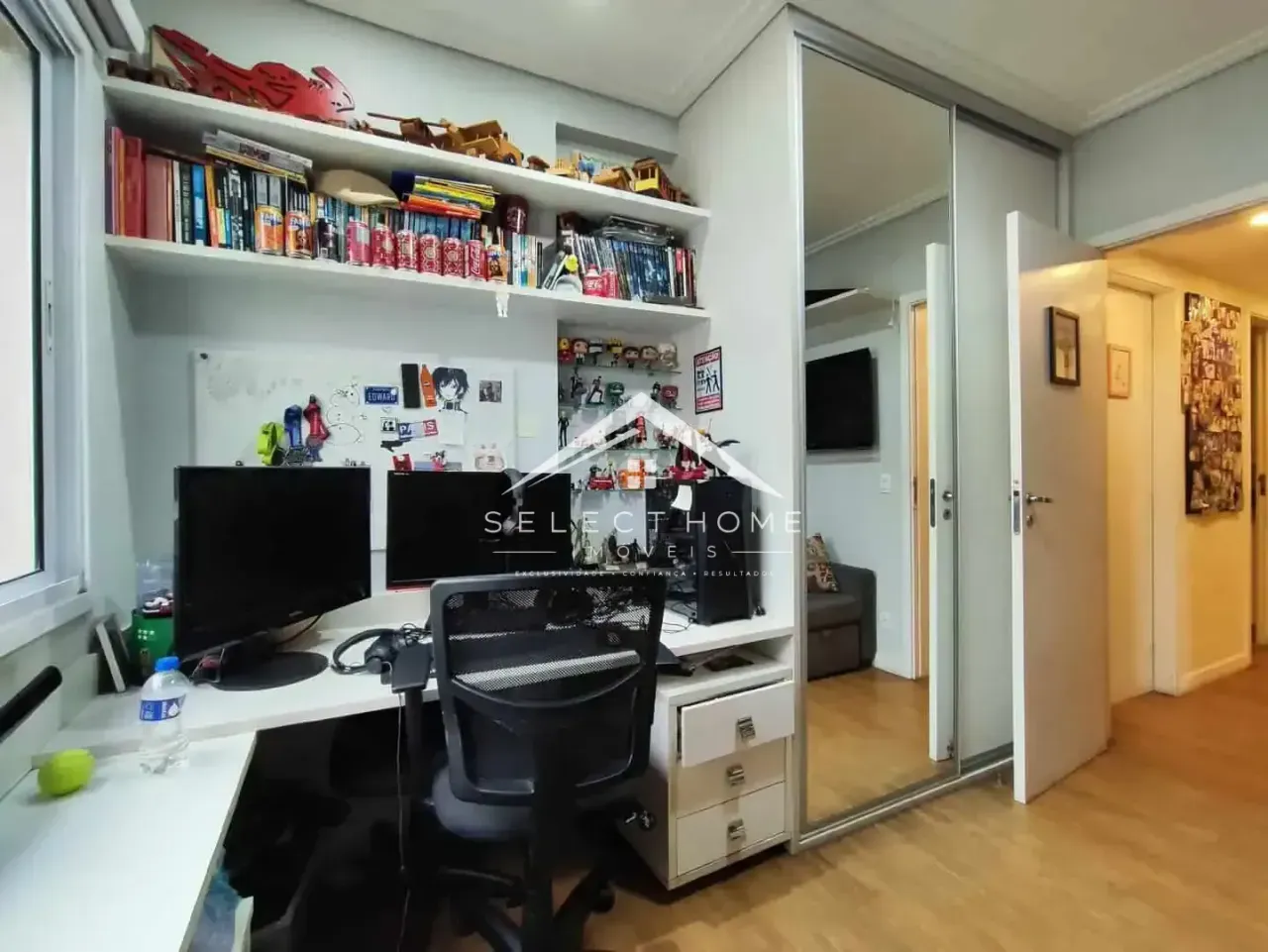 Floor-to-ceiling windows in a 4-bedroom apartment, 150 m² — photo 23