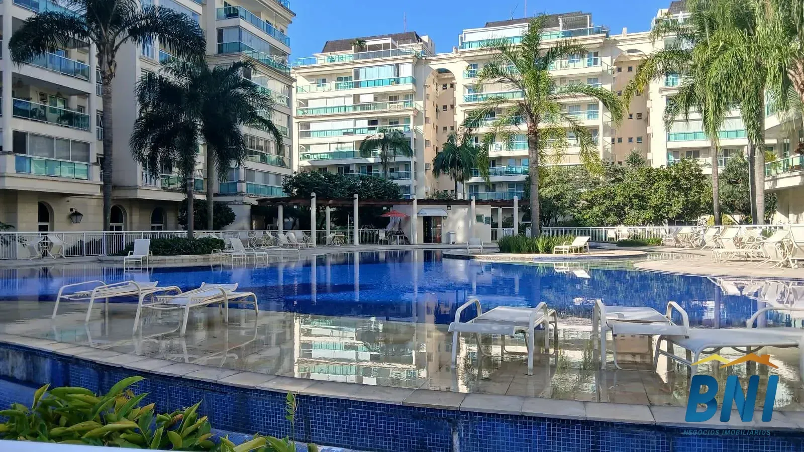 Apartamento de 2 quartos com cozinha integrada e varanda — photo 24