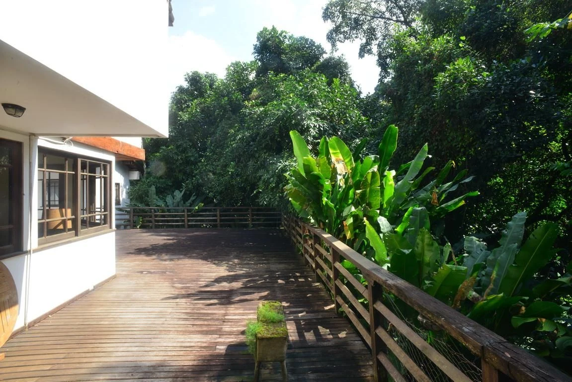 Casa mobiliada com 6 quartos e 5 suítes, com jardim — photo 25