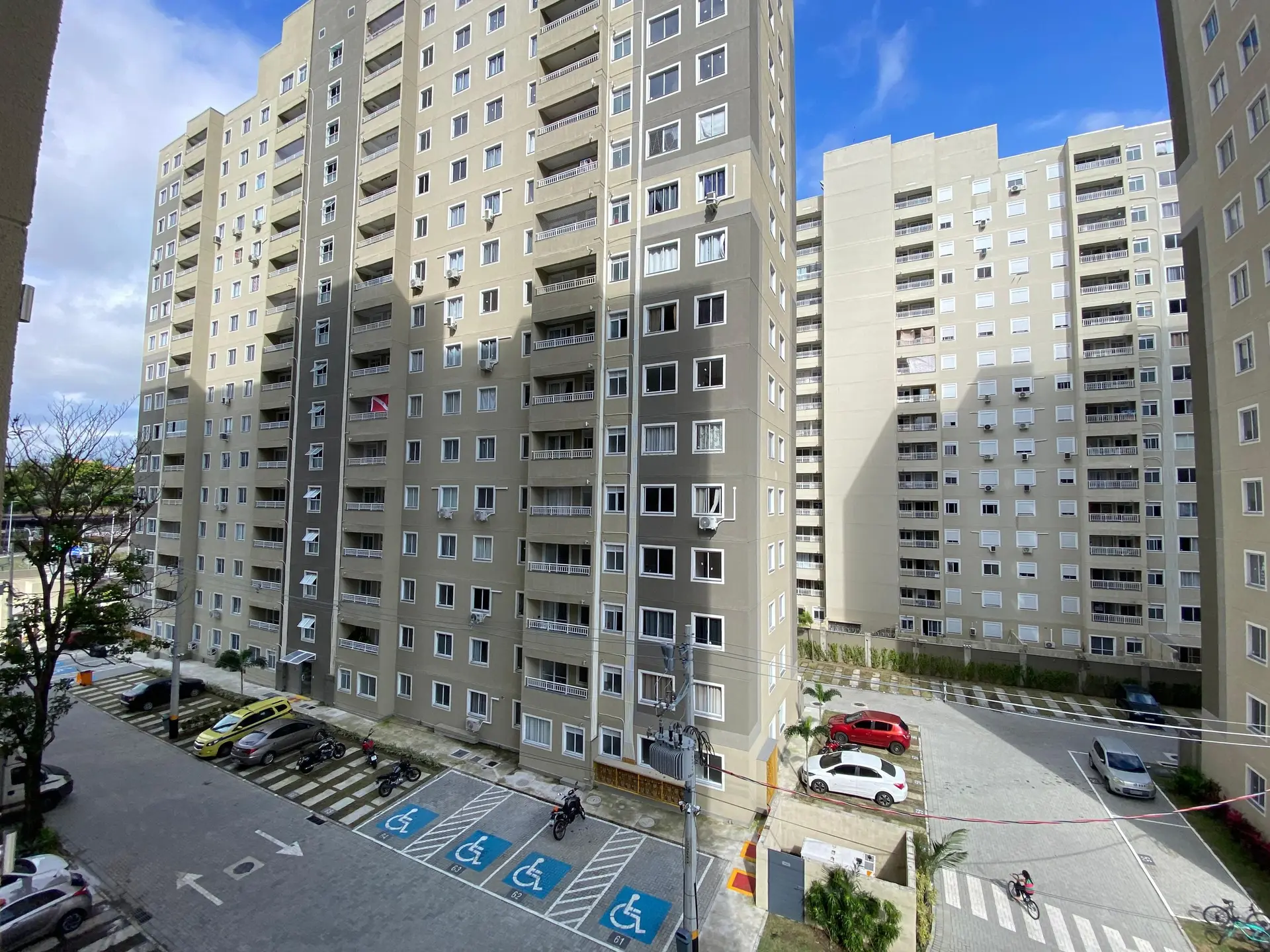 One-bedroom apartment with a grill on the balcony — photo 15