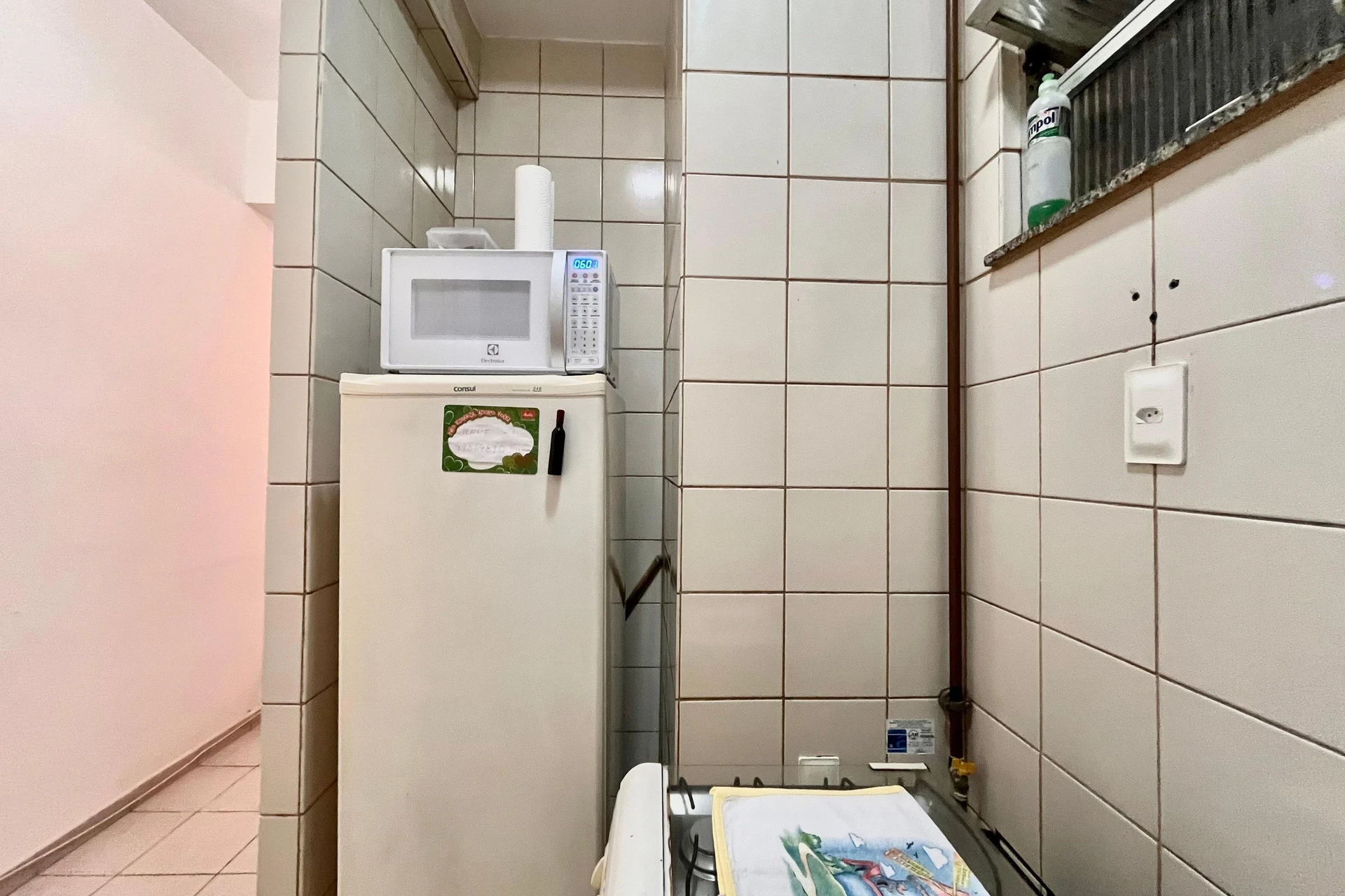 Furnished 1-bedroom apartment with a compact kitchen — photo 12