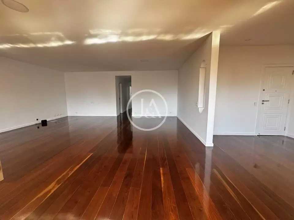 Rental apartment with 4 bedrooms and a separate kitchen — photo 7