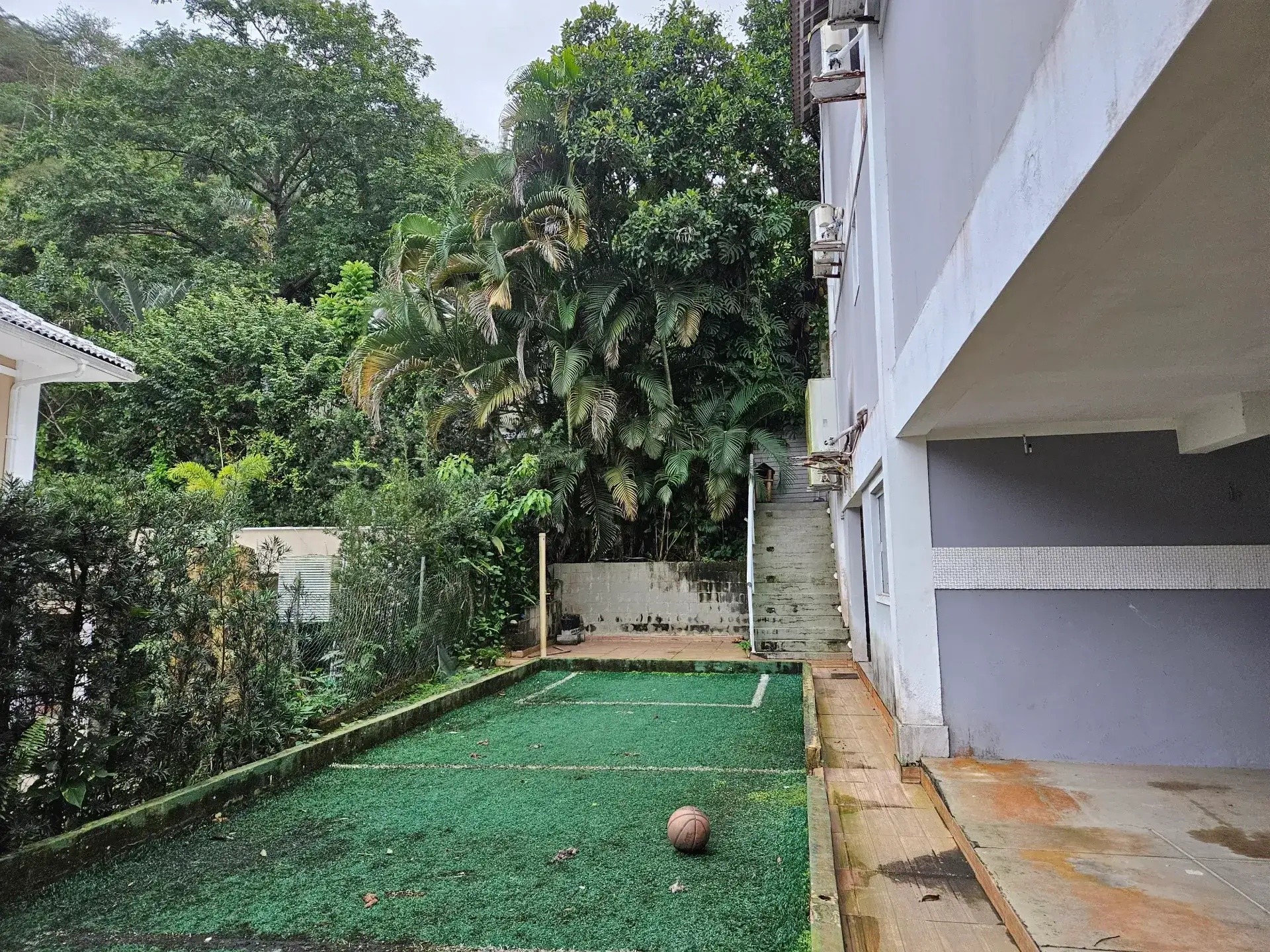 6 quartos e janelas do piso ao teto: casa de 504 m² — photo 40