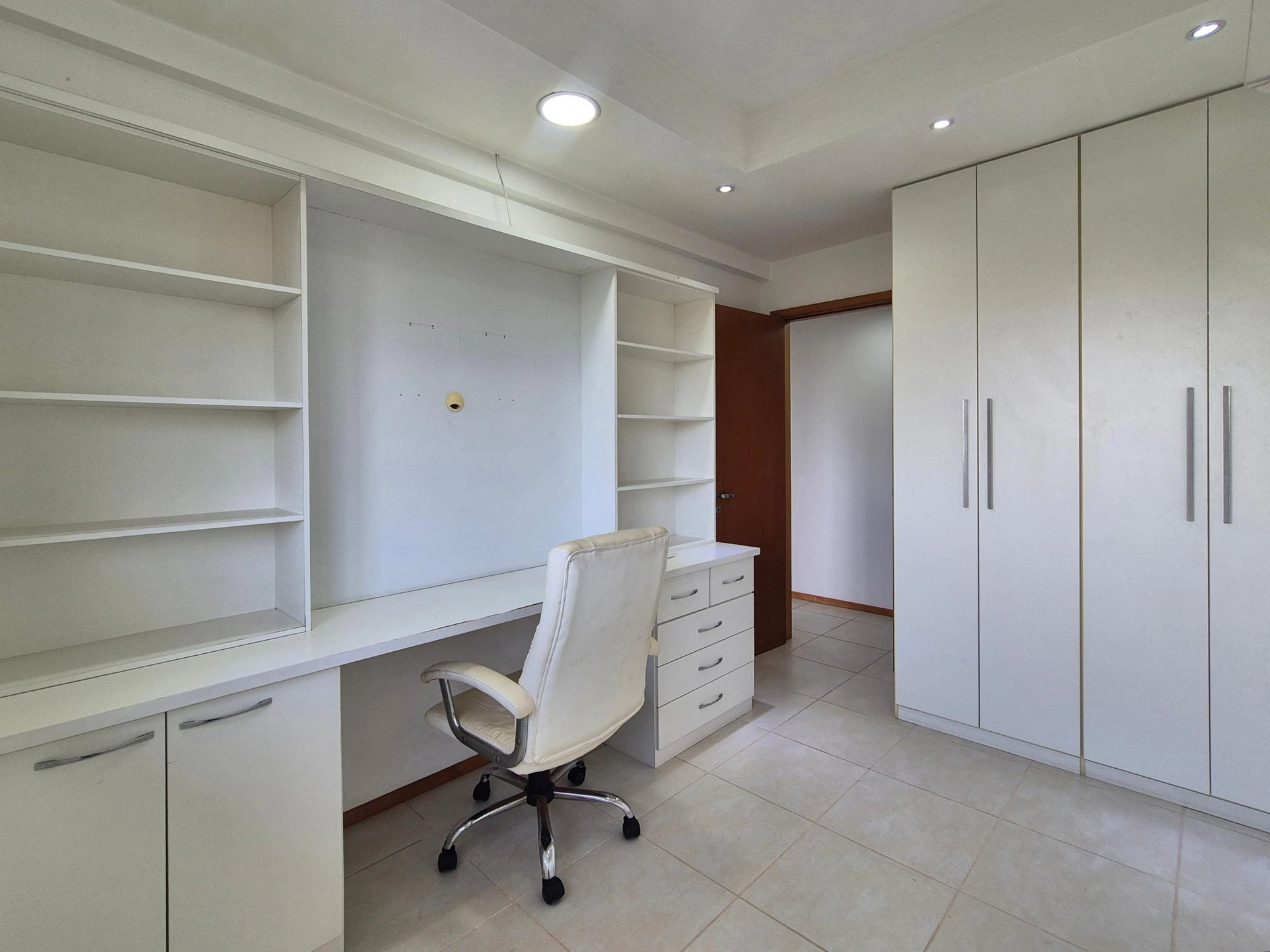 Apartment, 133 m², with a glass-enclosed balcony — photo 31