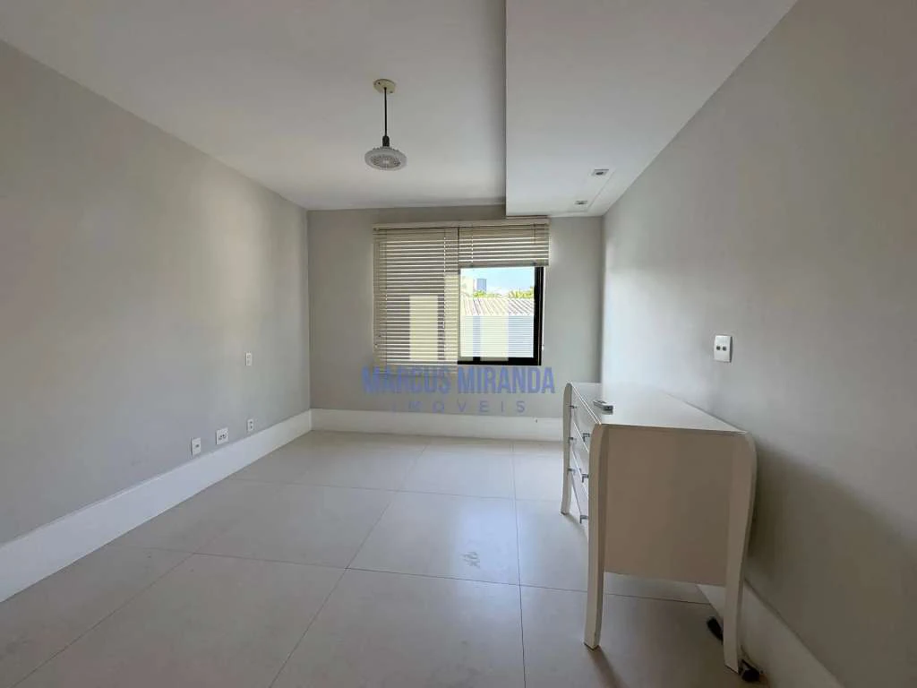 House with 5 bedrooms and 834 m², 6 parking and 9 baths — photo 16