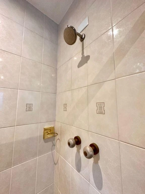 House with 5 bedrooms and 5 bathrooms — photo 40
